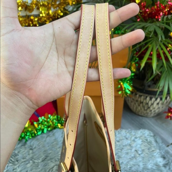 - 🌟 LIKE NEW❤️ LOUIS VUITTON BUCKET GM SHOULDER BAG - Picture 11 of 16